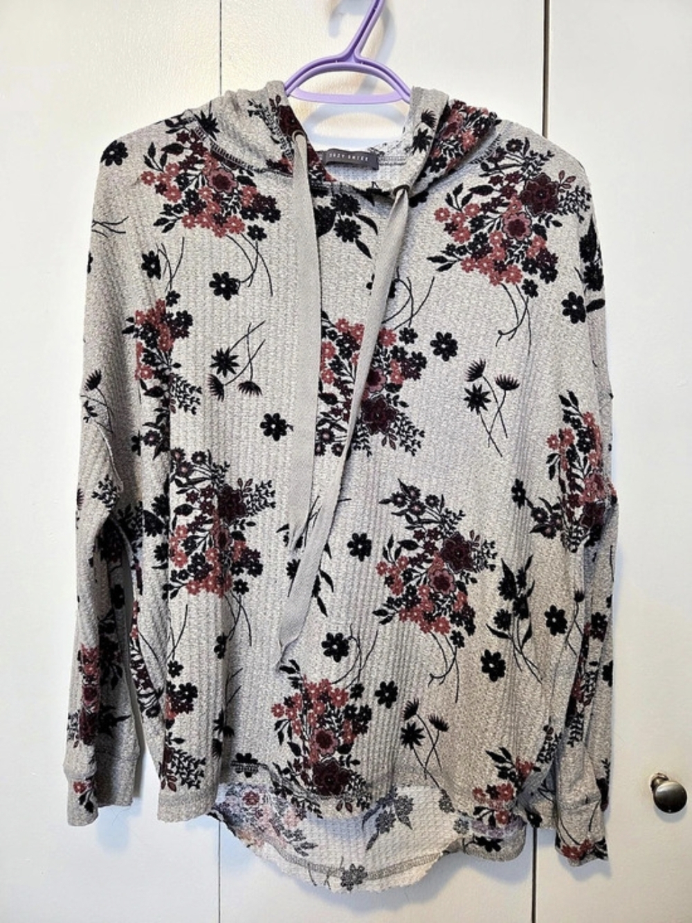 Suzy Shier Women's Grey Floral Thermal Knit 3/4 Sleeve Hooded Top
